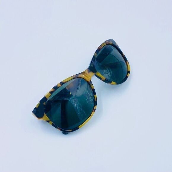 BANANA REPUBLIC Tortoise Shell Sunglasses. - Picture 3 of 5